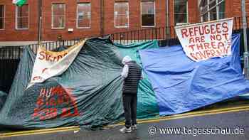 Zeltlager in Dublin mit Hunderten Asylsuchenden wird geräumt