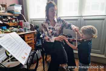 Vooruit-schepen Tatjana Scheck leert kinderen vioolspelen in haar privéschool: “Spelenderwijs pakken we zeer complexe materie aan”