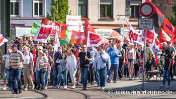 1. Mai in Rostock: Tausende bei zentraler Kundgebung – Zwischenfall am Stadion