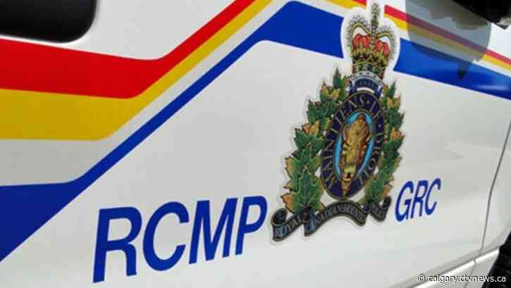 2 dead in Highway 22 crash, road conditions and weather possibly to blame: RCMP