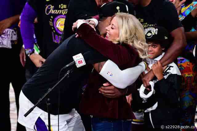 Lakers Rumors: Relationship Between LeBron James & Jeanie Buss ‘Better Than Ever’