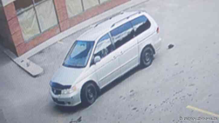 Calgary police release photo of minivan that ran pedestrian over twice in hit-and-run