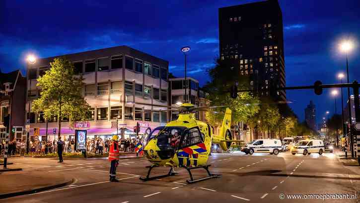 Bijzonder beeld in centrum Tilburg, traumahelikopter landt midden op de weg