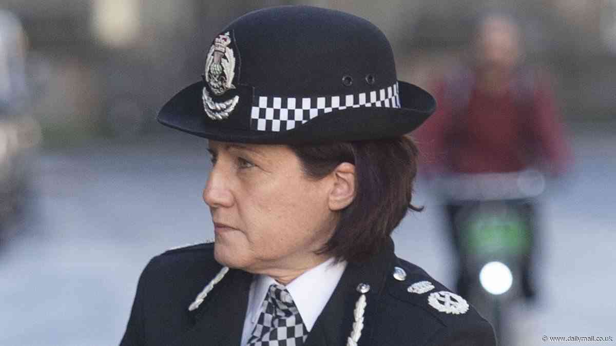 Boss who accused top cop of bullying gets secret payout