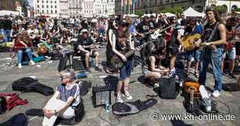 Polen: Über 7500 Gitarristen spielen in Krakau „Hey Joe“