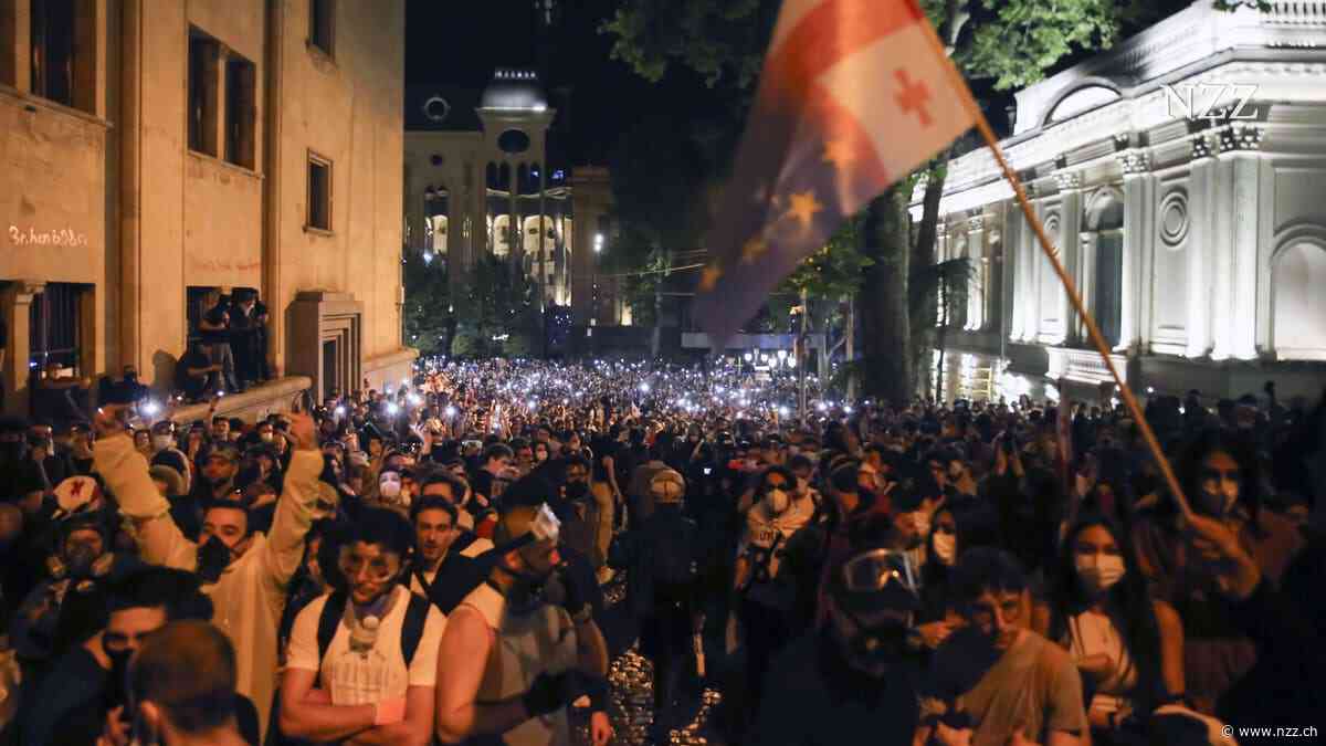 Neue Proteste nach zweiter Lesung von umstrittenem Gesetz in Georgien