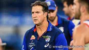 Luke Beveridge gobsmacked by podcast claims from Essendon ruckman Sam Draper that Bulldogs players wanted out