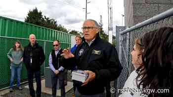 Inslee visits Fourth Plain Community Commons, air quality station at high school in Vancouver