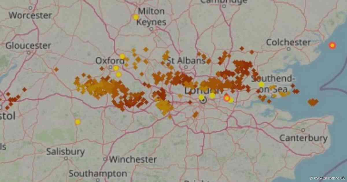 UK weather LIVE: Met Office weather warnings for thunderstorms extended as lightning rips through sky