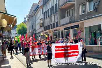 Maikundgebung in Paderborn: Bunte Fahnen und klare Forderungen