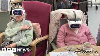 Care home residents take virtual ocean plunge