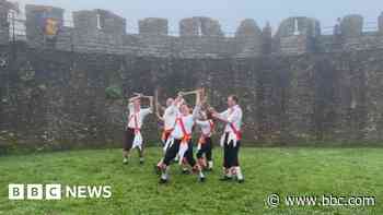 Morris dancers 'see in the May' at castle