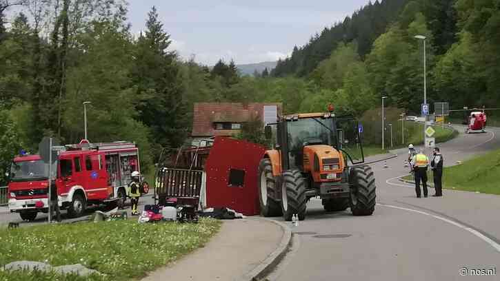Platte kar slaat om in Zuid-Duitsland: 30 jongeren gewond
