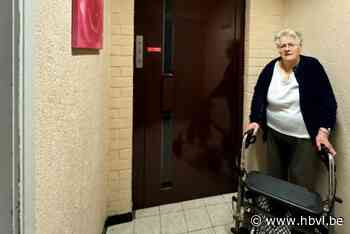 Virginie (86) zit vast in flat nu lift alweer stuk is: “Vorige maand ook al veertien dagen defect”