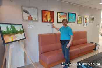 Kris (56) opent reizende tentoonstelling ‘milieu- en klimaatschilderijen’ in filialen van Zorgbedrijf Antwerpen