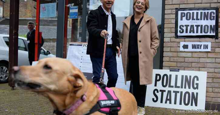 Briten nehmen ihre Hunde mit zum Wählen