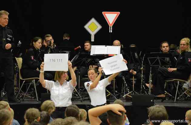 POL-SZ: "Namene" als Präventionsprojekt für Schulen. Polizeimusikorchester Niedersachsen und Präventionsteam der Polizei Wolfenbüttel präsentierten.