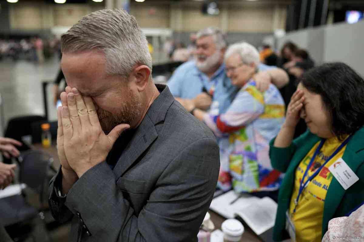 Methodisten heben Verbot für Ordination Homosexueller auf