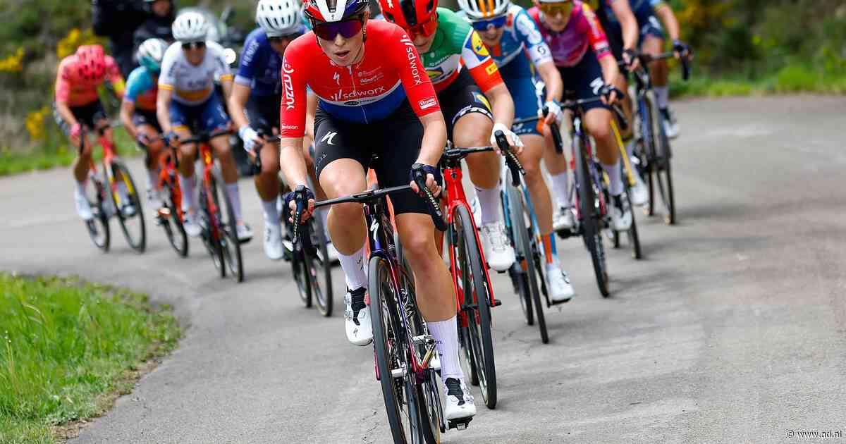 Demi Vollering sterkste bij eerste aankomst bergop in Vuelta en neemt leiderstrui over van Marianne Vos