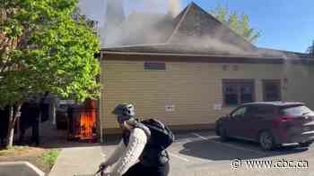 Fire breaks out at historic church building in Kamloops, B.C.