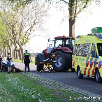 112 Nieuws: Bestelauto botst met tractor in Giethoorn: persoon bekneld in auto