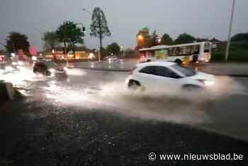 Hevig regen zet straten blank in Limburg