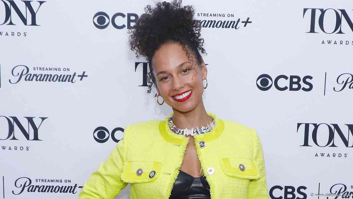 Alicia Keys showcases toned tum in black leather bralette while joined by fellow nominees Rachel McAdams and Sarah Paulson at Tony Awards 2024 event