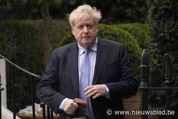 Britse ex-premier Boris Johnson onverrichter zake weggestuurd van stembureau omdat hij wet overtreedt die hij zelf invoerde