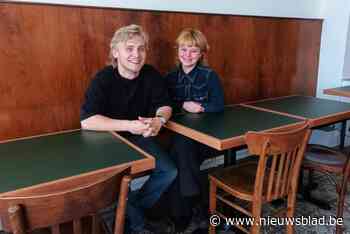 Tessa en Daan toveren café Stanny om tot Café Service: “Klassieke gerechten in een fris jasje, mét een klontje boter”
