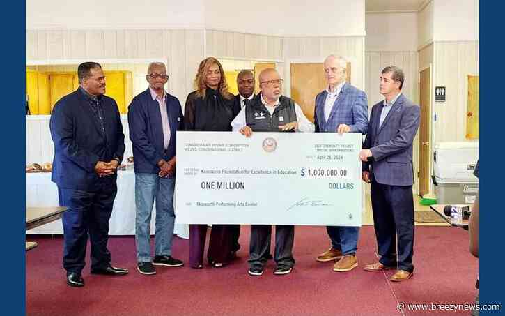 Congressman Bennie Thompson Presents Million Dollar Check to KFEE