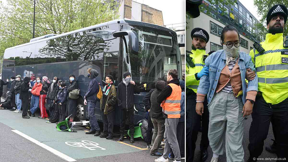 How the protesters of Peckham turned one migrant coach trip into a political farce on wheels