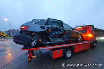 Twee auto’s botsen op kruispunt in Meeuwen: een gewonde naar ziekenhuis