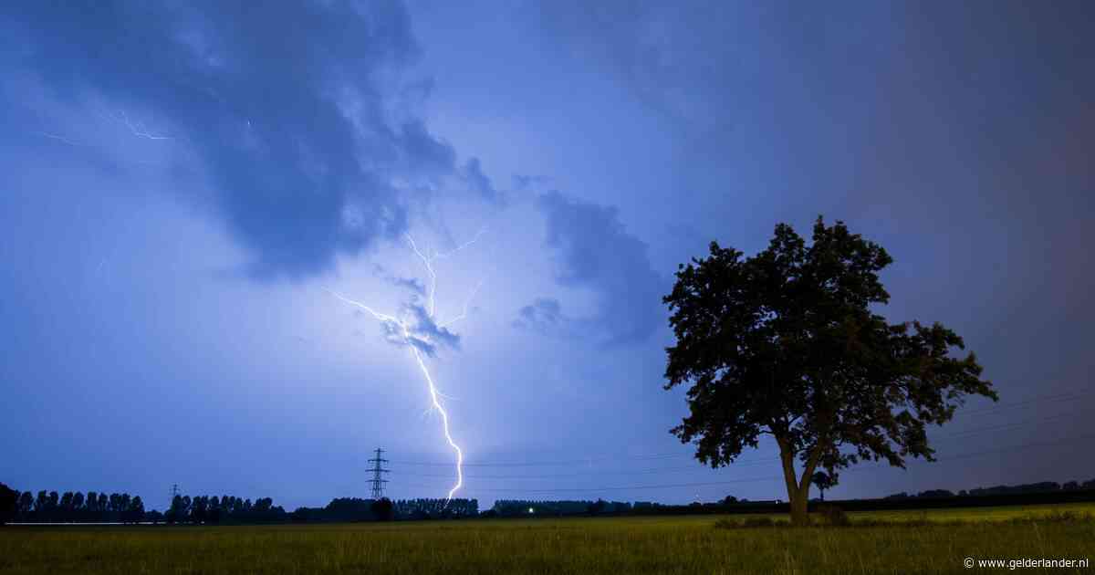 Onweersnacht in Limburg: modderstroom dwars door woning na regenval, meterkast explodeert na bliksem