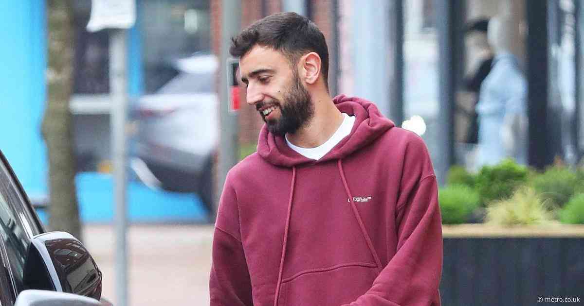 Manchester United injury doubt as Bruno Fernandes pictured wearing a protective cast