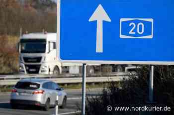 Fahrzeugbrand auf A20 bei Rostock: Verkehrschaos und Vollsperrung
