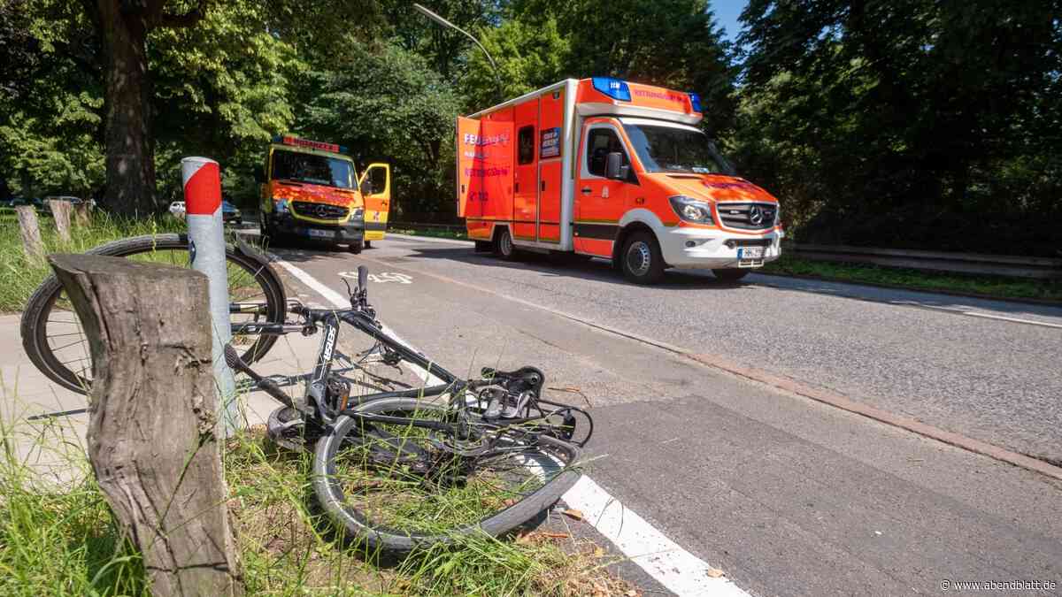 Radfahrer (86) in Poppenbüttel angefahren – Lebensgefahr