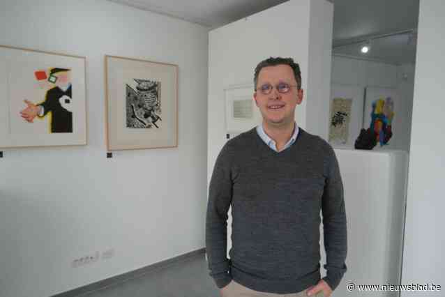 Kunstliefhebber Nathan opent eerste vaste kunstgalerie in hartje van Deinze: “Natuurlijk zijn er ook werken van Roger Raveel”