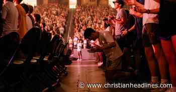 Hundreds of College Students Accept Christ at Tennessee: ‘God Is Doing Something’
