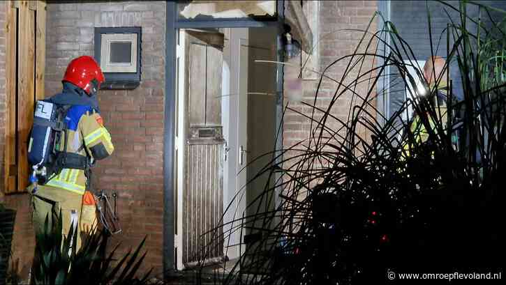 Lelystad - Vuurwerkbom zorgt voor flinke schade aan woning in Lelystad