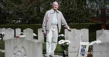 Lesli (93) voor de laatste keer tijdens Dodenherdenking bij graf van gesneuvelde broer Andrew