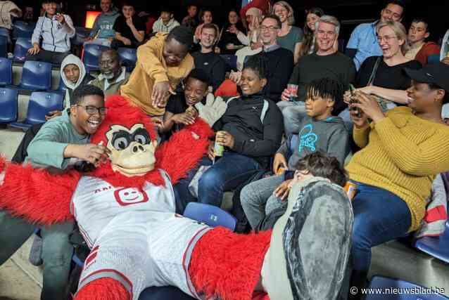 Zomerschoolleerlingen genieten van Antwerp Giants op hùn uitnodiging