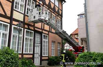 FW Celle: Drehleiterausbildung in der Celler Altstadt