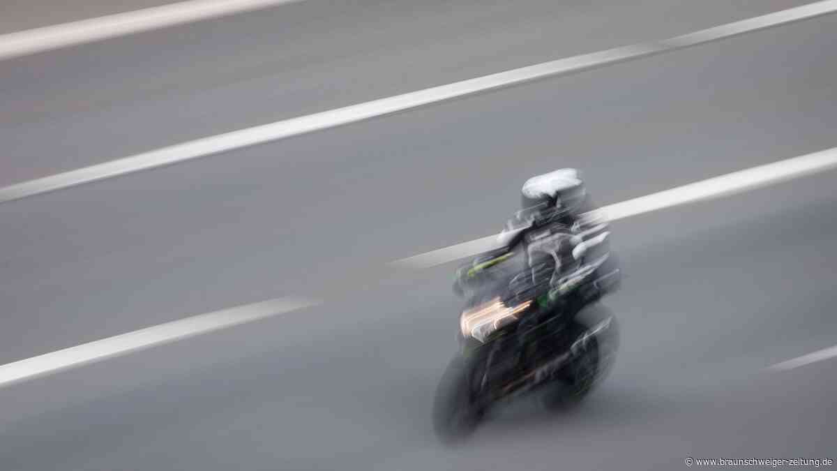 Tödlicher Unfall: Motorradfahrer verliert im Kreisel die Kontrolle