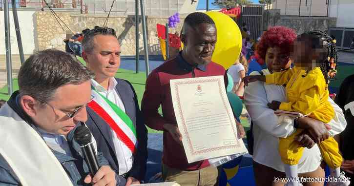 Bimba migrante cittadina onoraria di Lampedusa, Maria fu la prima nata sull’isola dopo 51 anni