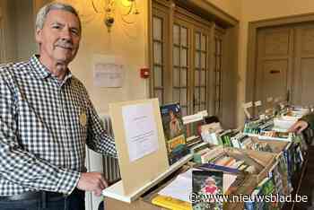 Leo verkoopt enorme collectie tuinboeken van zijn overleden vrouw voor Stichting tegen Kanker