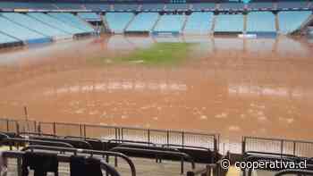 Inundaciones en Porto Alegre sumergieron el campo de juego en el Estadio de Gremio
