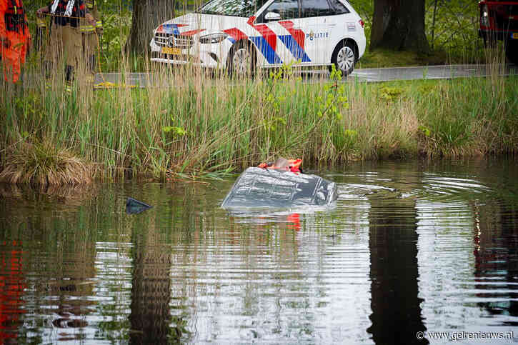 Zoekactie nadat auto in water belandt, niemand aangetroffen