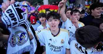 Real Madrid viert bescheiden kampioensfeestje, fans zingen dat Xavi coach van Barça moet blijven