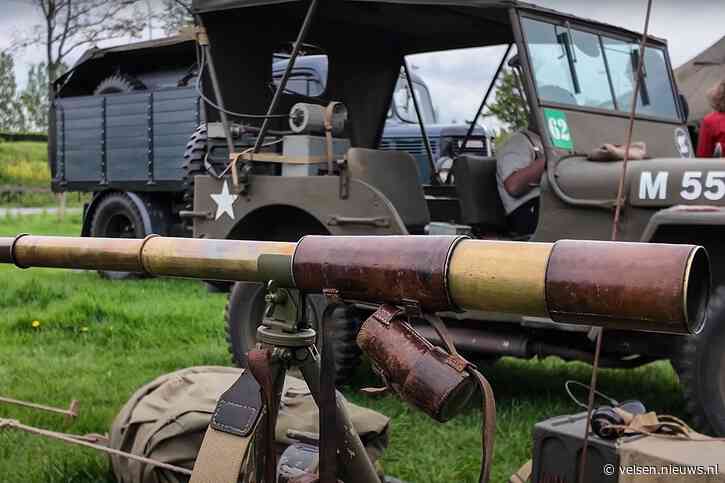Re-enactment kampement in Santpoort, schietdemonstraties bij Bunkermuseum en militaire voertuigen naar Plein 1945