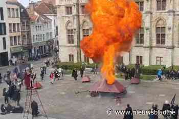 Enorme vuurbal op Sint-Baafsplein: ‘laatste’ verbrandingsmotor tot ontploffing gebracht
